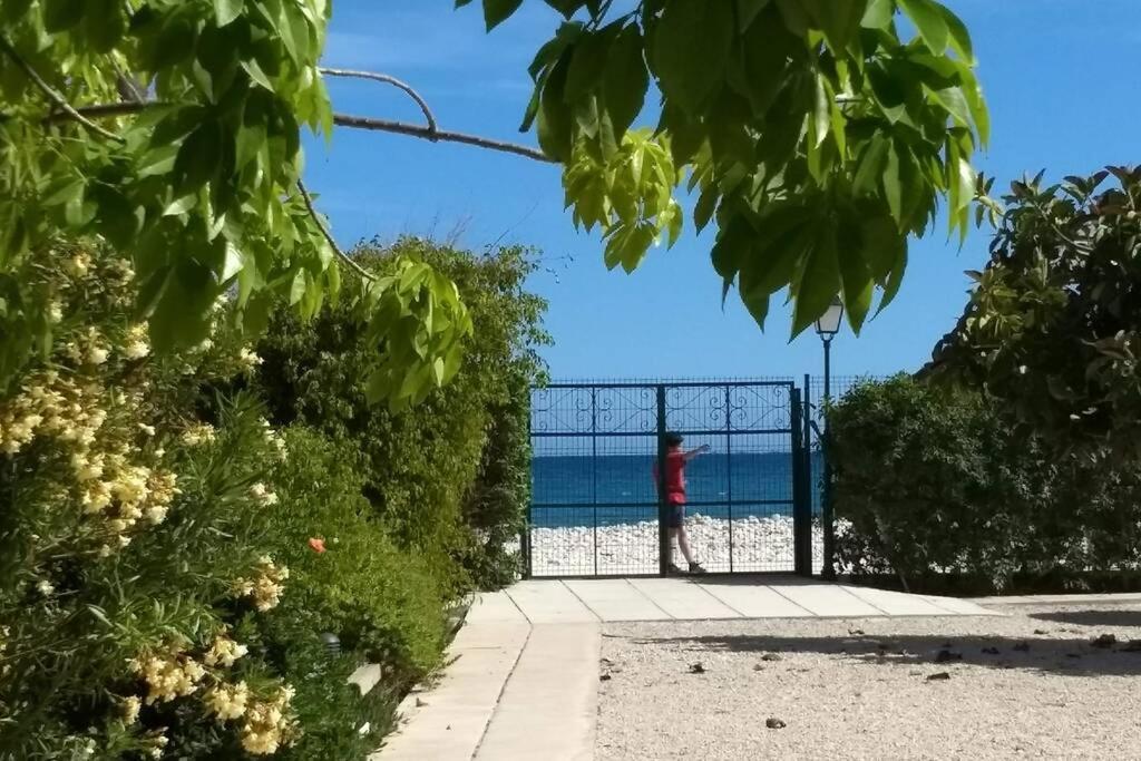 Beachfront Apt! Ac - Pool - Parking Apartamento *