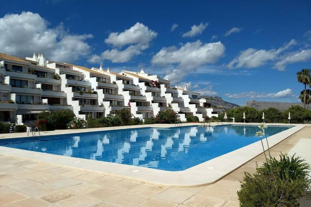 Beachfront Apt! Ac - Pool - Parking Apartamento *