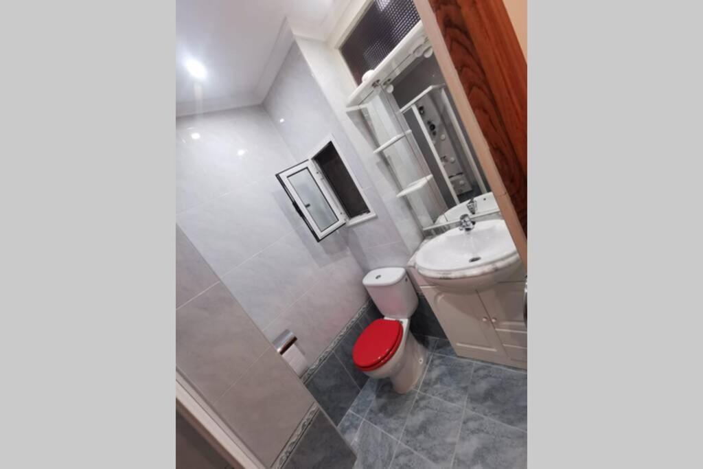 Piso En Puerto Deportivo. 5 Min Playas. Peatonal. Apartamento