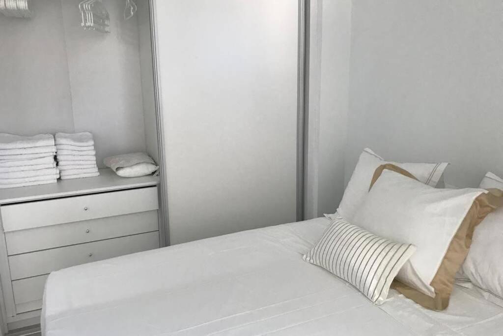 Apartamento Nuevo Con El Mar A Sus Pies. Almeria