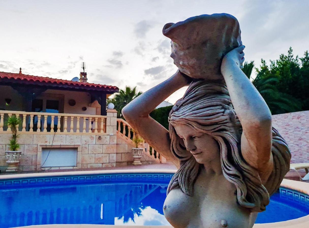 Tres Palmeras Muy Cerca De Albir Y Benidorm * L'Alfas del Pi