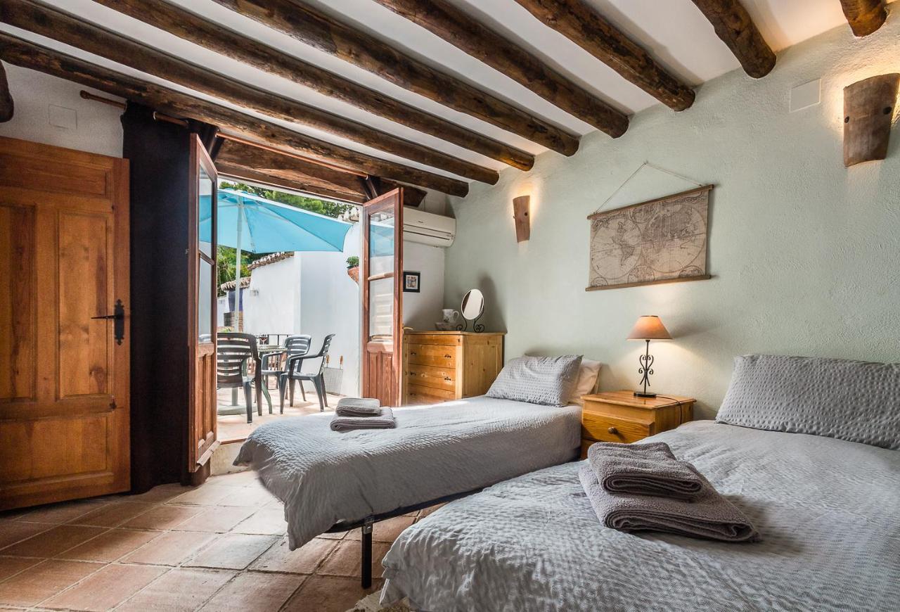 Casa Mundo - 16th Century Traditional White With Pool * Pinos del Valle