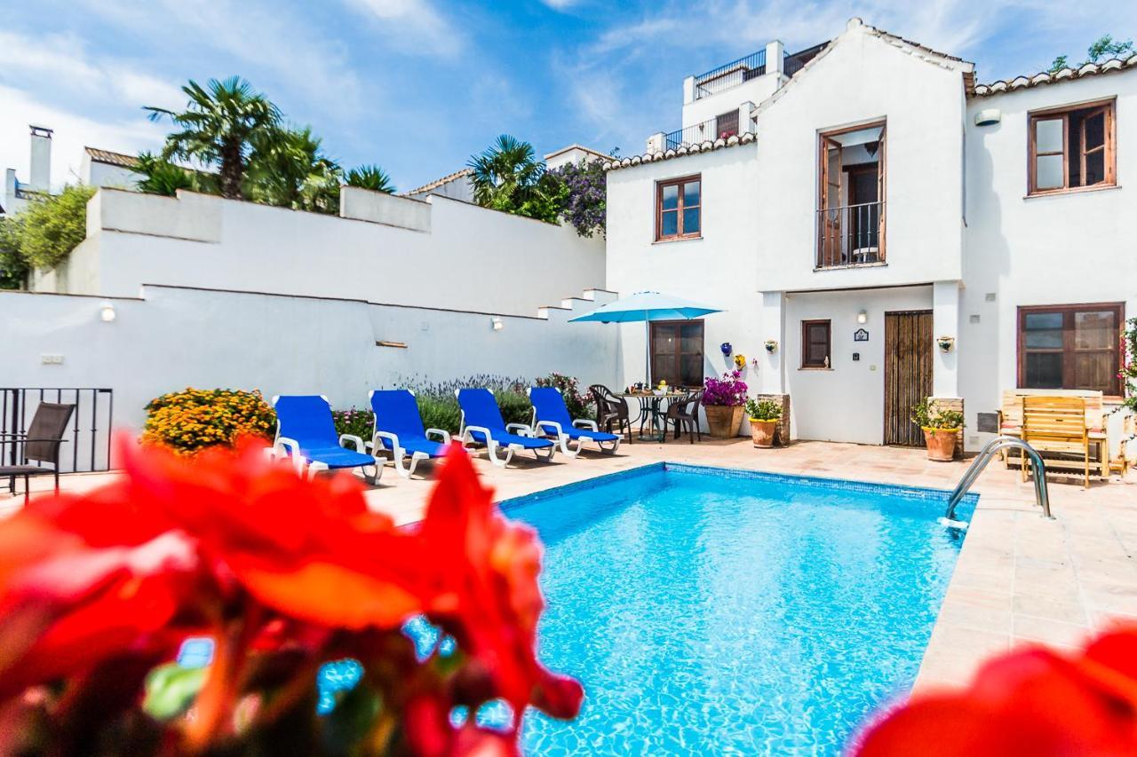 Casa Sol - Traditional With Pool And View Pinos del Valle
