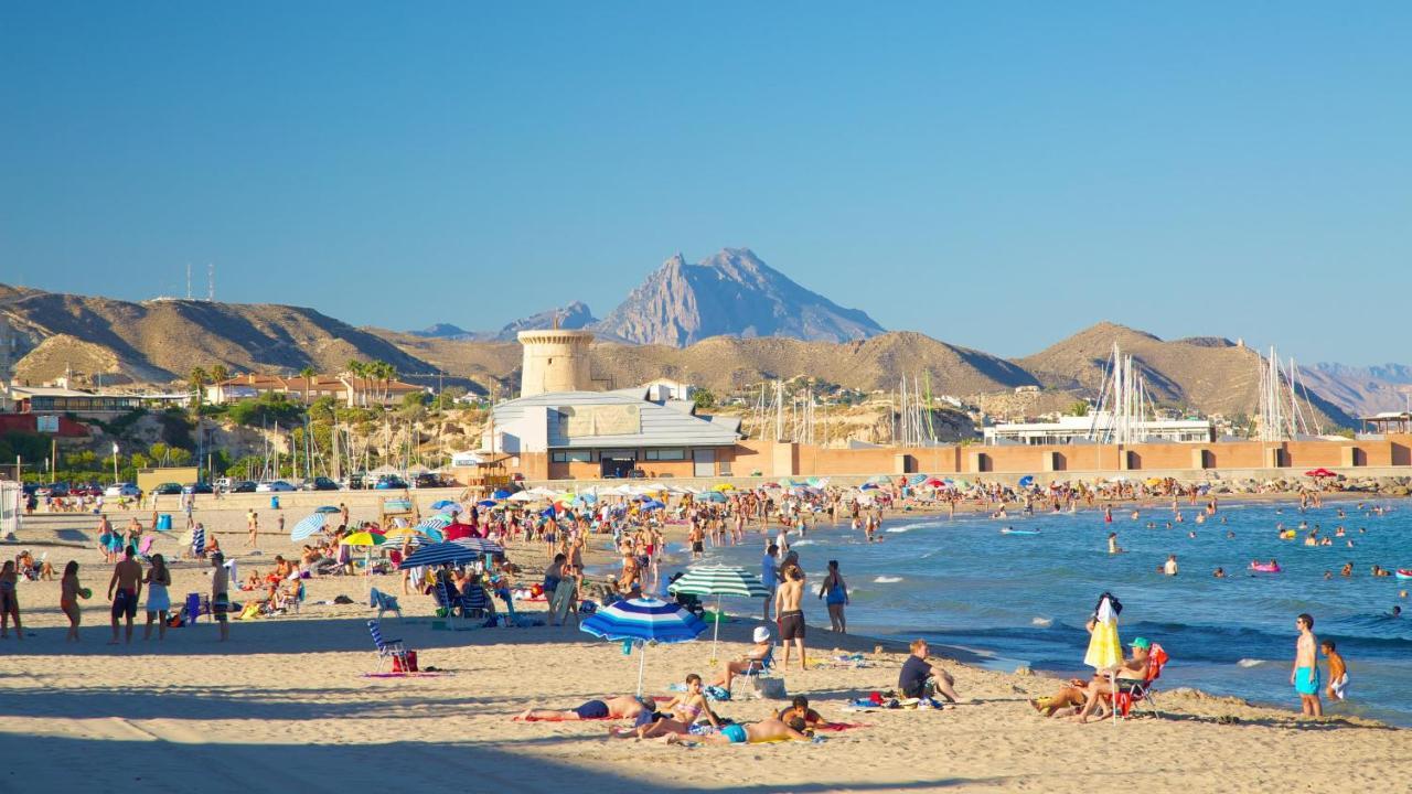 Sunny Duplex In Front Of Campello