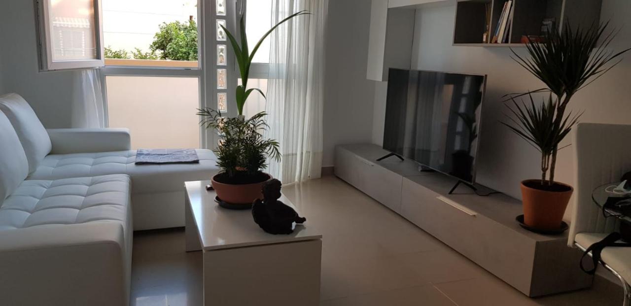 Apartment 2 *