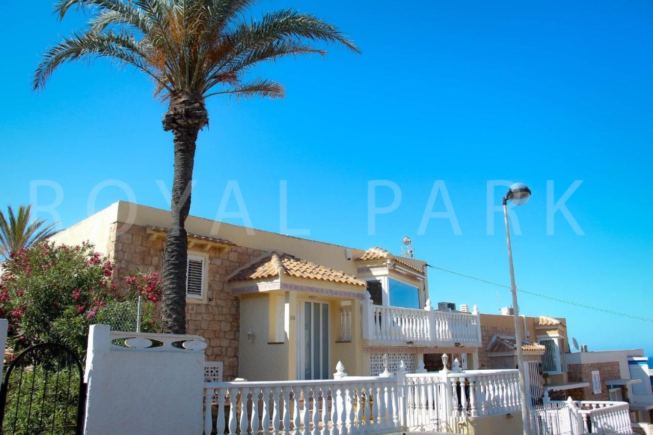 Casa Junto Mar A 50 Metros De La Playa La Mate Сasa de vacaciones Torrevieja