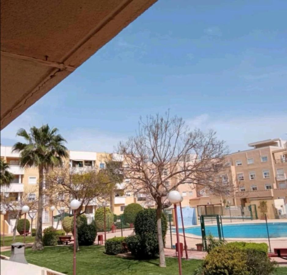 Apartamento En Roquetas, A 900 metros de la playa, Con Piscina, junto a bares . En las salinas de roquetas de mar Roquetas de Mar