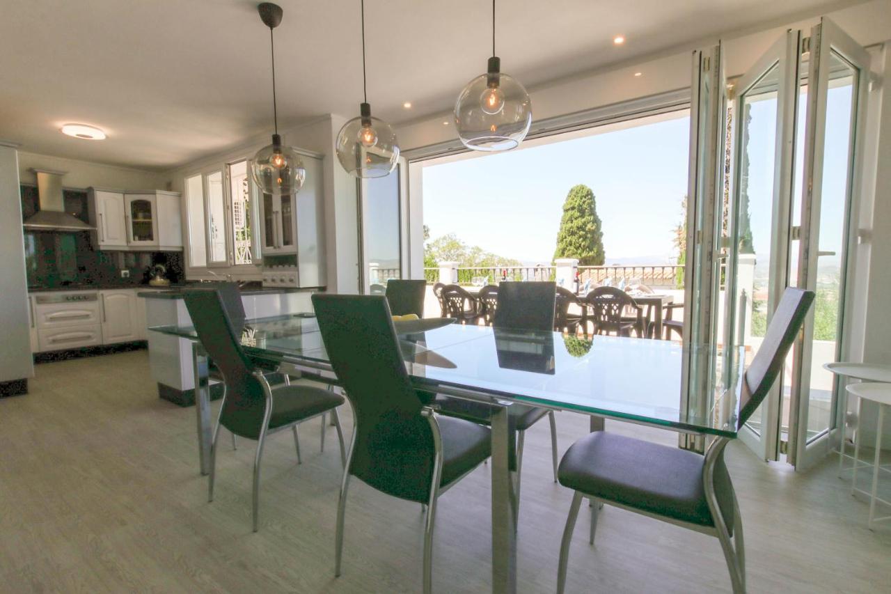 Villa Tess Moscatel
