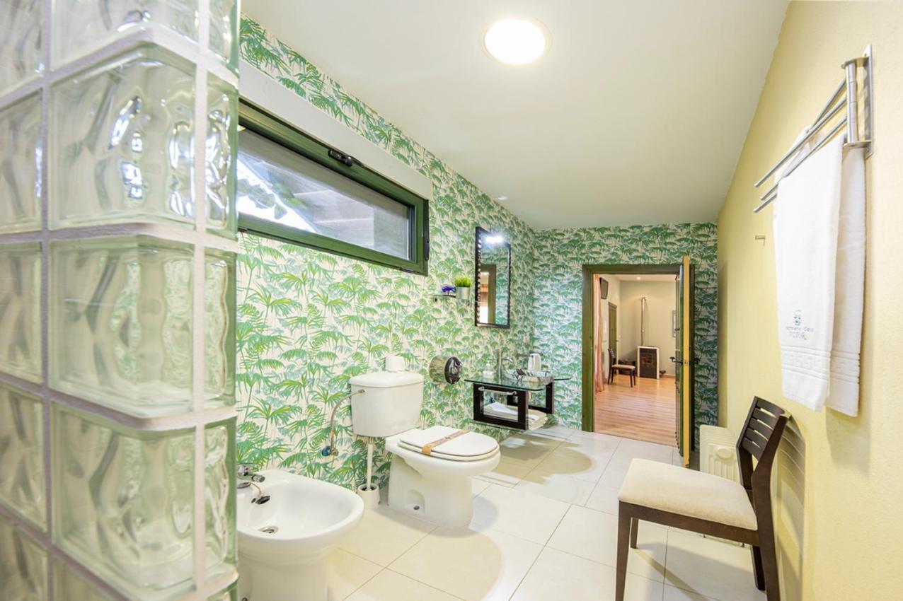 Apartamentos El Capricho Country house