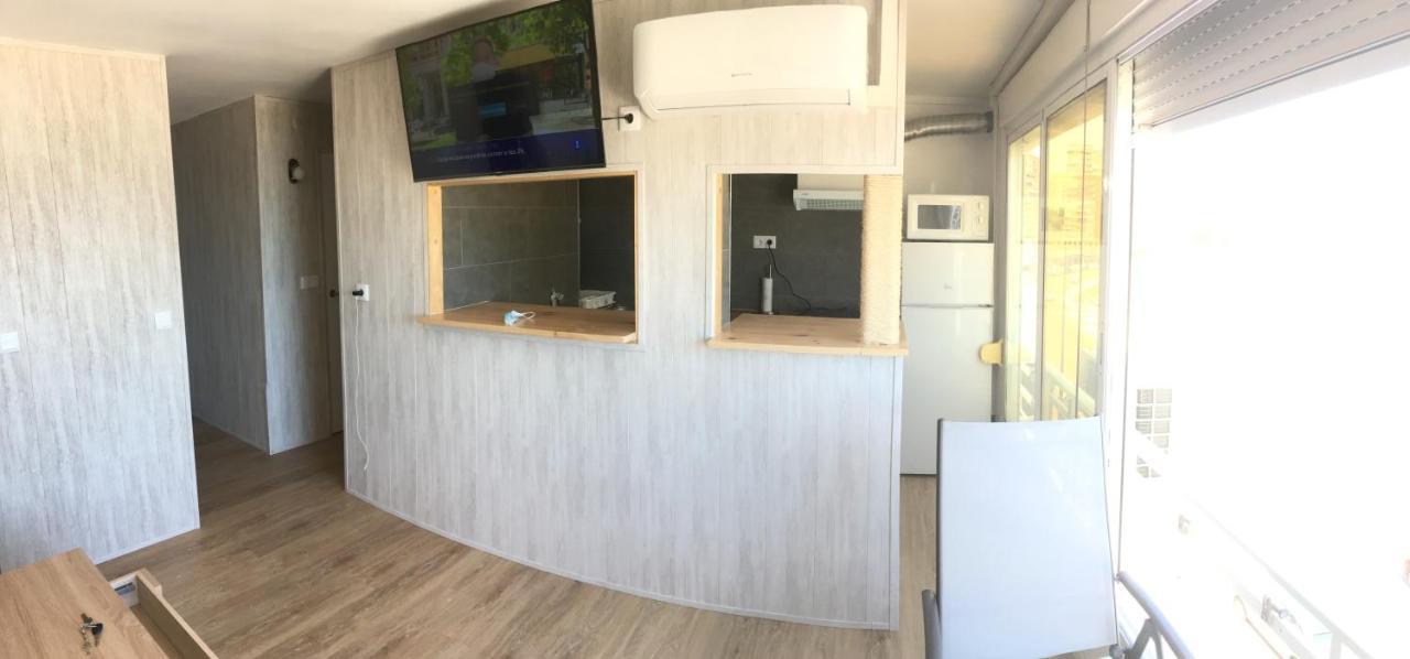 Apartamento Frente Al Mar, A 10 Metros De La Playa, Vistas Increíbles Del Mar, Reformado 2021 !!!