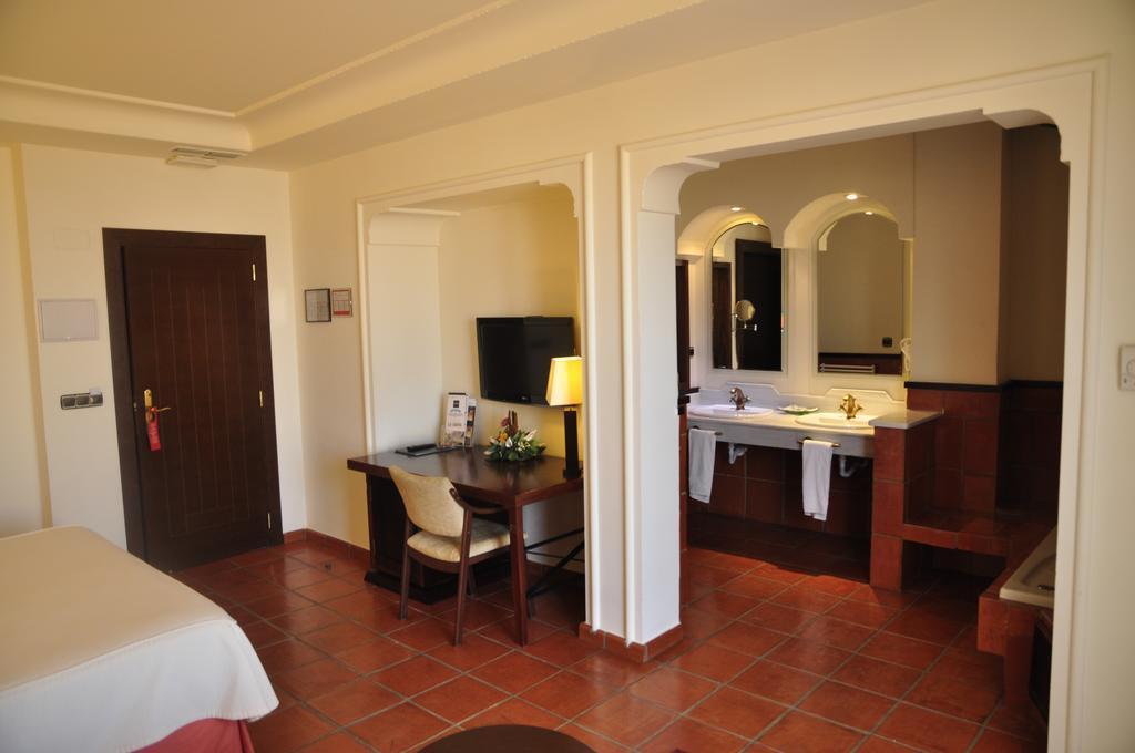 Hotel Cerezos