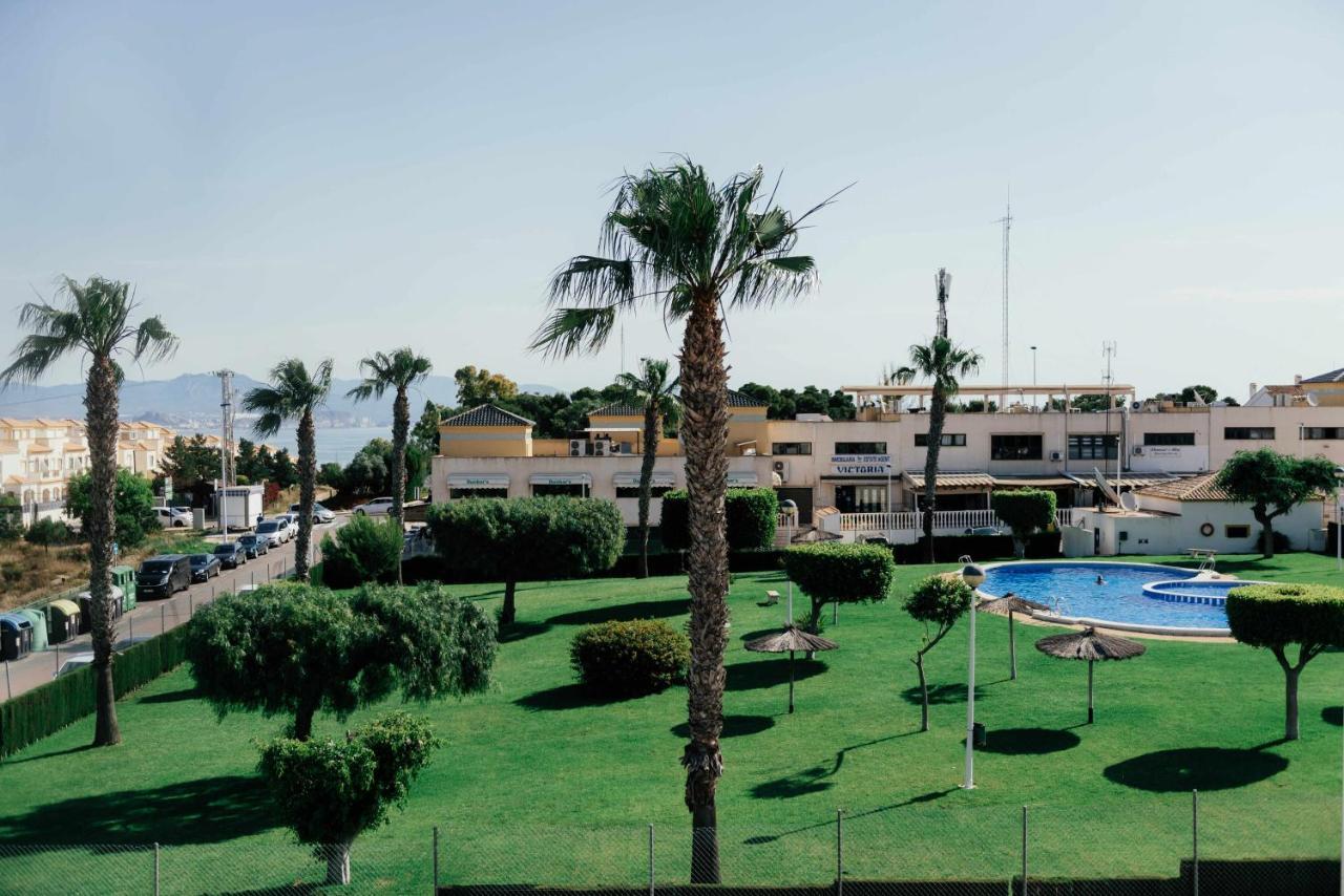Stunning 2 Bedroom With Pool View Apartamento