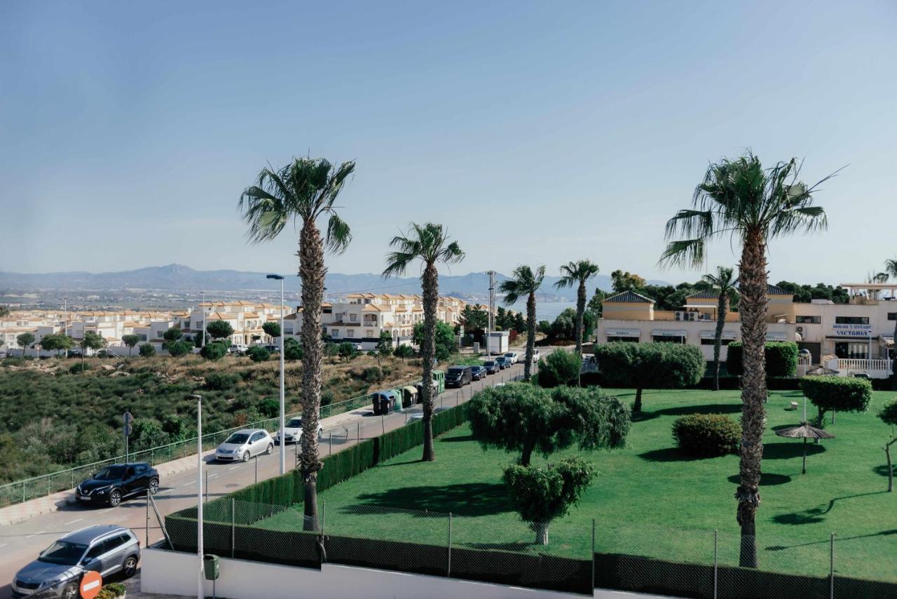 Stunning 2 Bedroom With Pool View Apartamento
