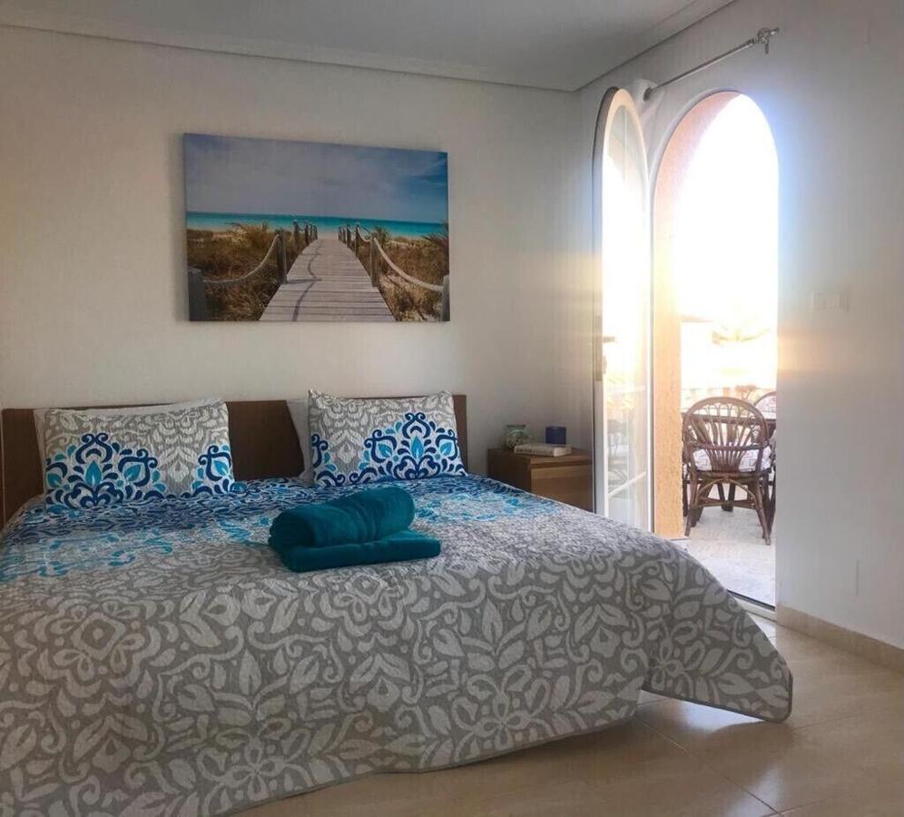 4 Bed 3 Bath Sleeps 8, Pool Wifi Tv Close To Restaurants And Shops Los Alcázares