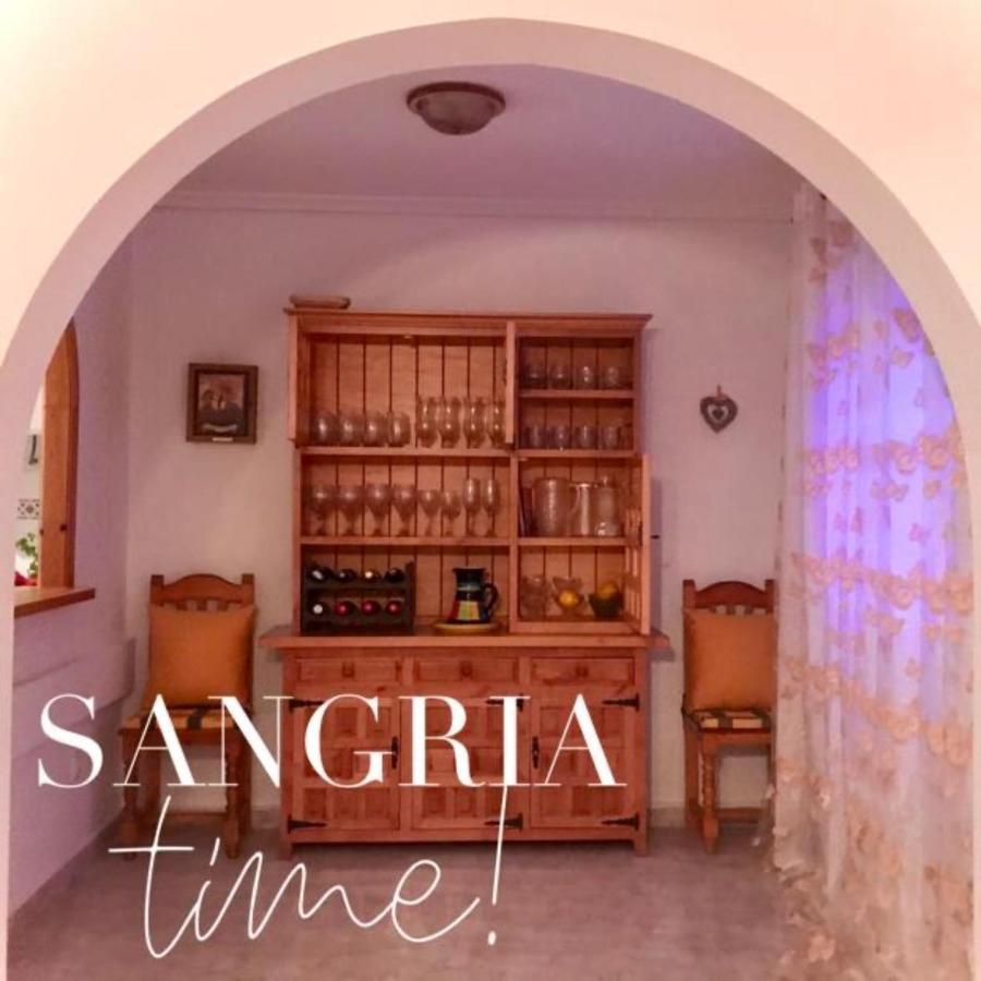 4 Bed 3 Bath Sleeps 8, Pool Wifi Tv Close To Restaurants And Shops *