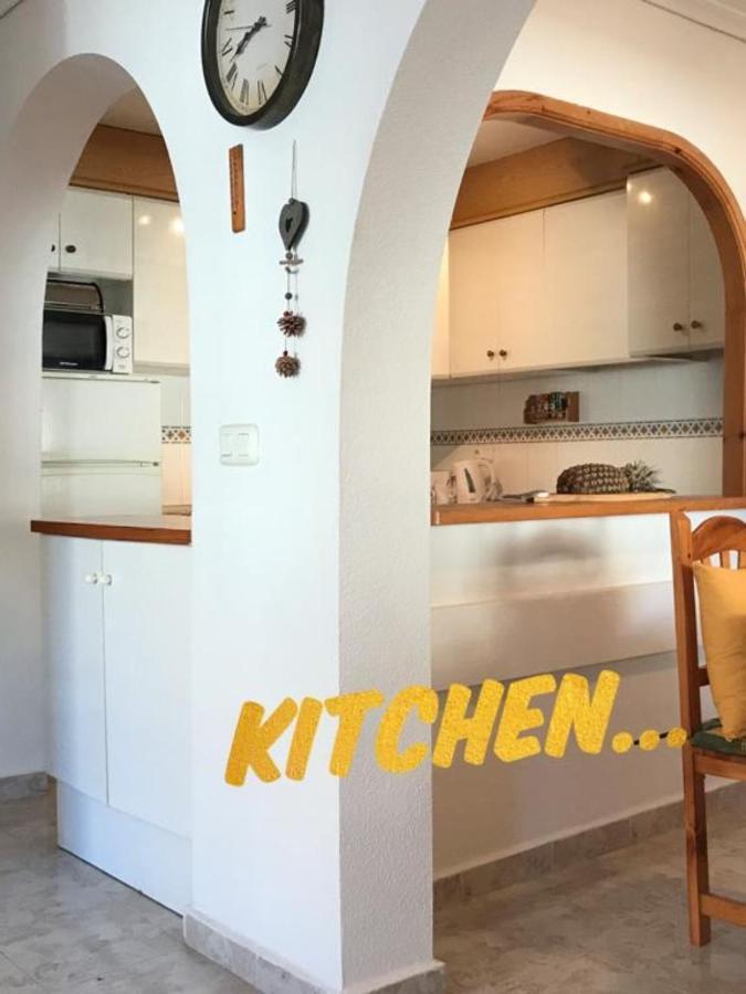 4 Bed 3 Bath Sleeps 8, Pool Wifi Tv Close To Restaurants And Shops