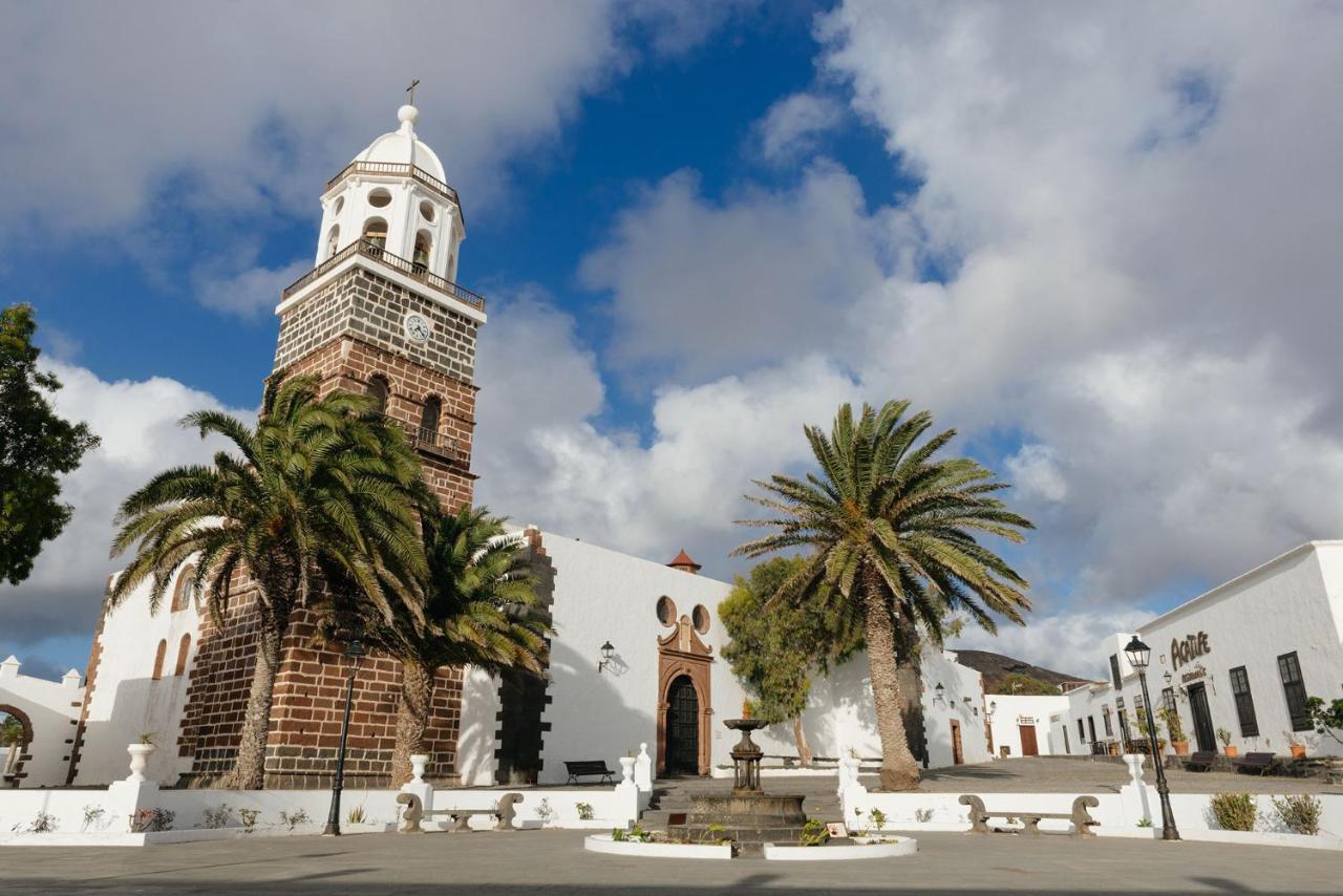 White Deluxe * Costa Teguise