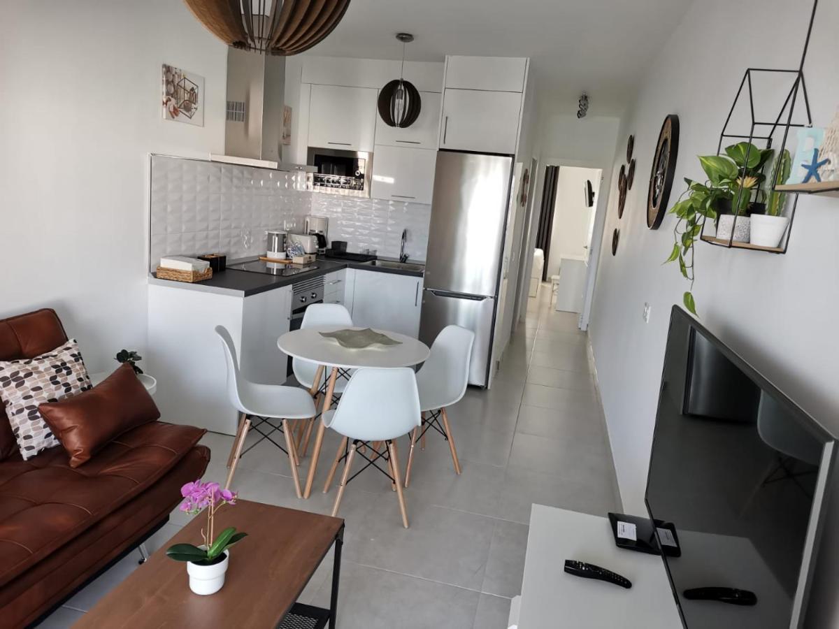 White Deluxe Apartment