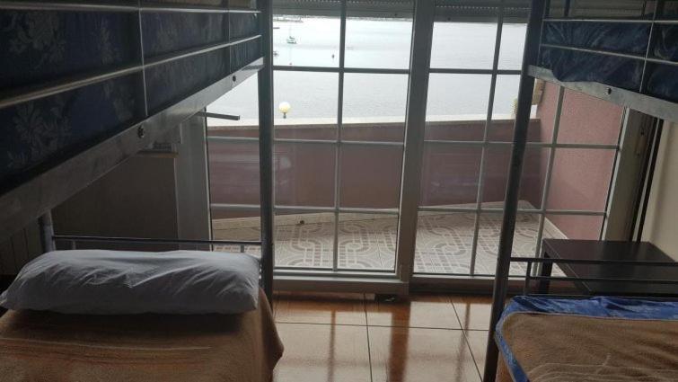 Albergue En Playa De Quenxe * Corcubion