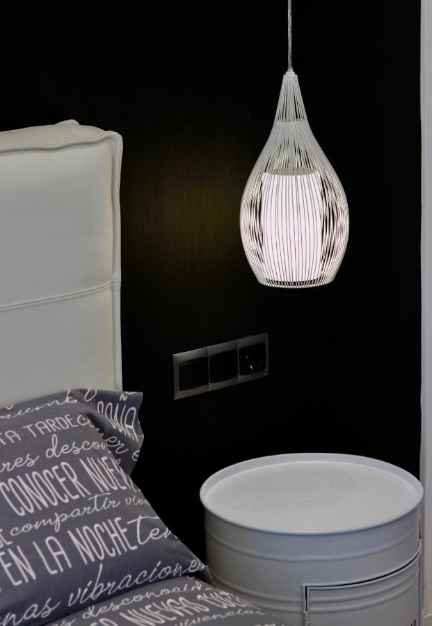 Apartment Black And White Suitte 