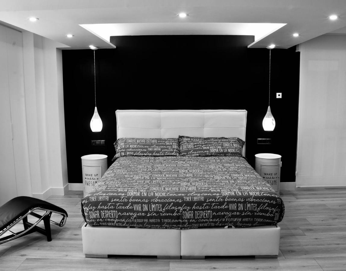Black And White Suitte 