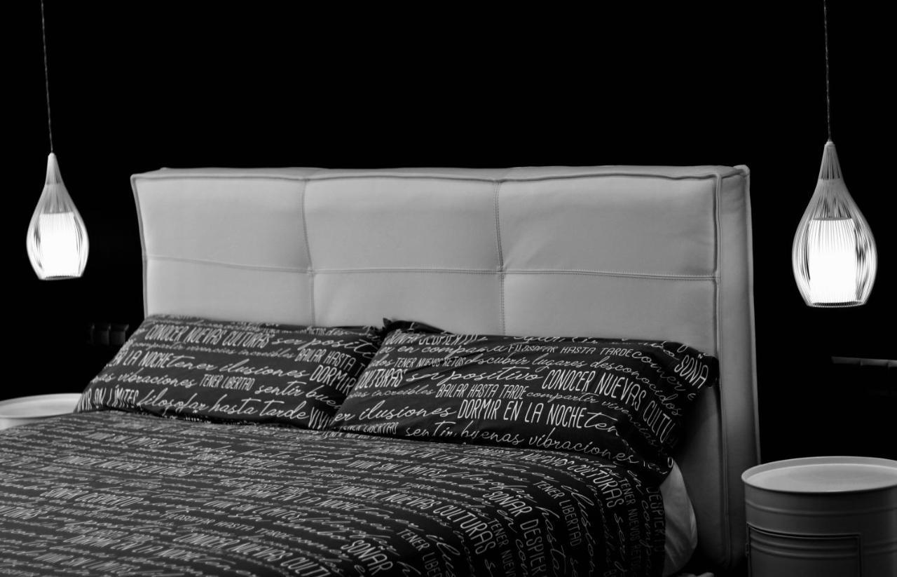 Black And White Suitte 
