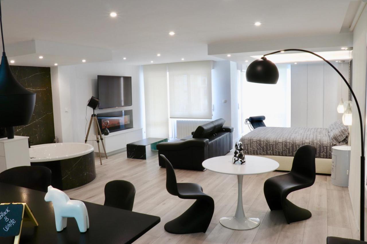 Apartment Black And White Suitte 