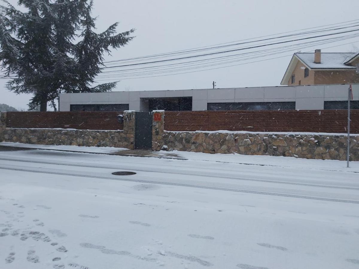 Acero Y Piedra Con Jardin Privado *