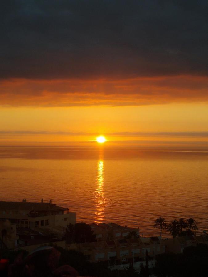 Mirando Al Mar *