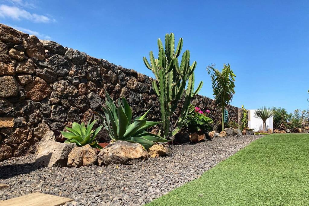 Agua Con Jacuzzi Villa Lajares