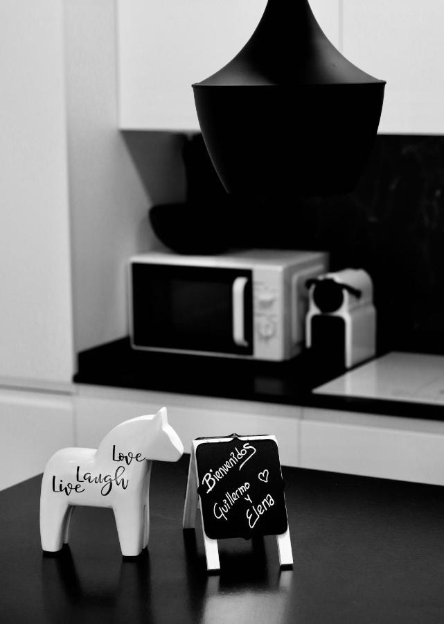 Apartment Black And White Suitte 