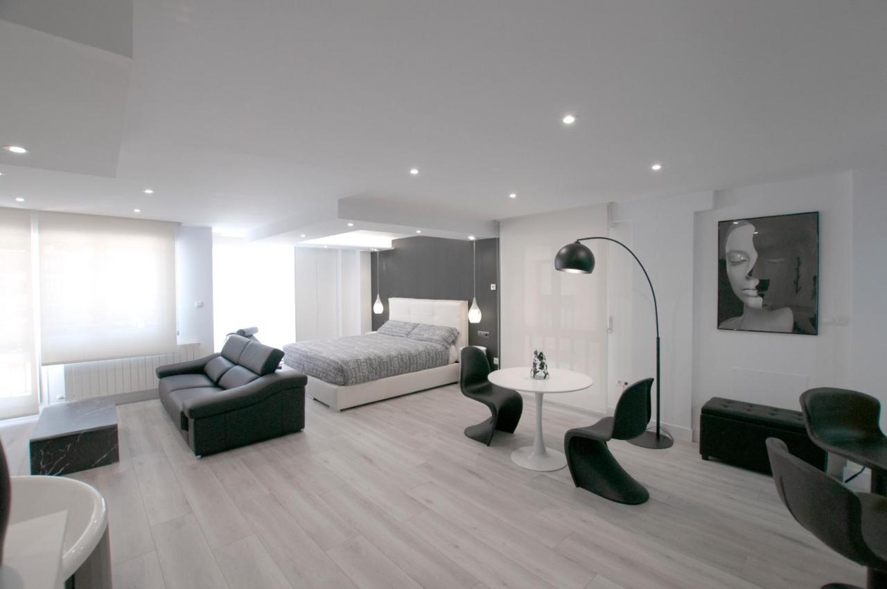 Apartment Black And White Suitte 