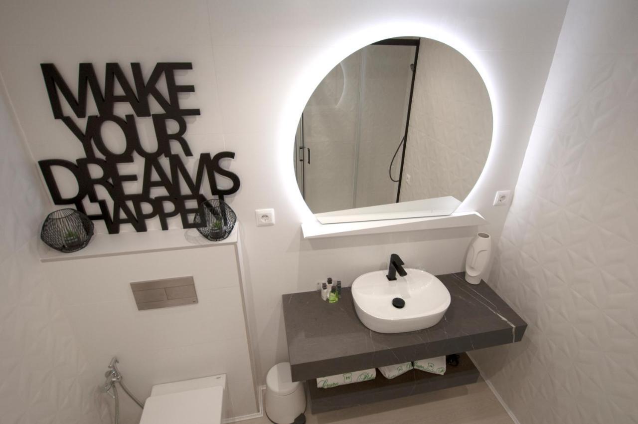 Apartment Black And White Suitte 