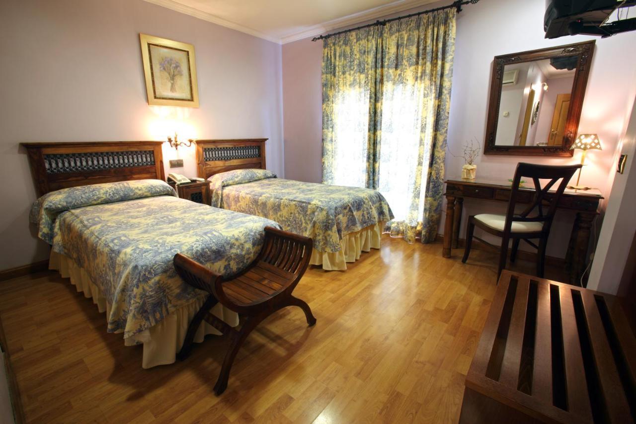 El Pentágono Hotel *
