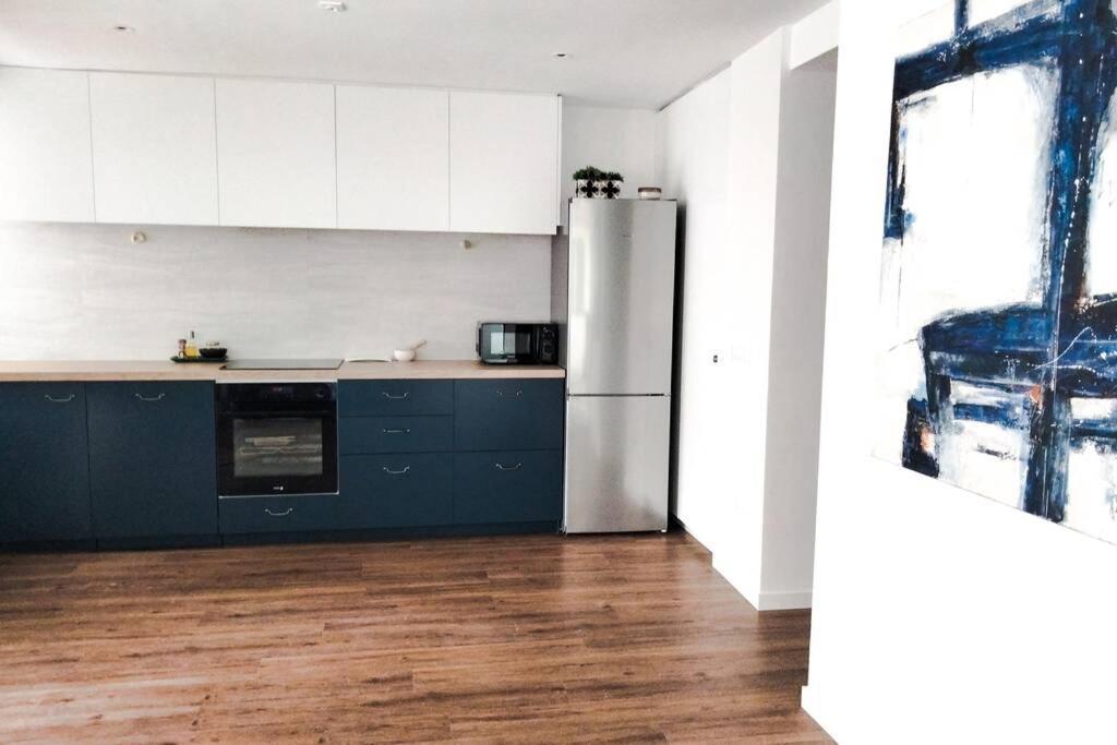 Recién Reformado En Primera Línea Con Vistas A La Playa De La Almadraba Apartamento *
