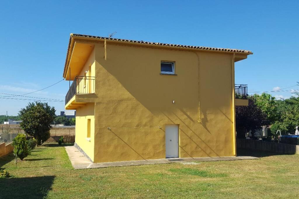 Сasa de vacaciones Acogedora Y Amplia Casa En Pueblo Tranquilo.