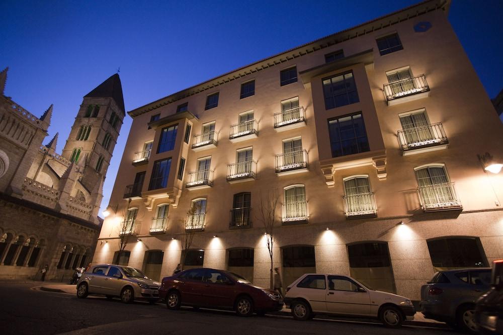 Nexus Suites&hotel