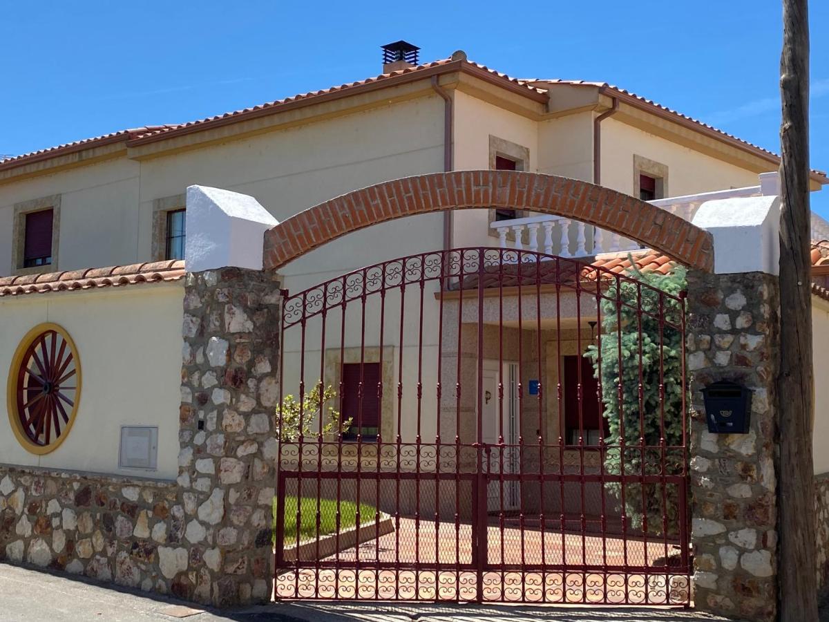 Сasa de vacaciones Casa Pedraza Con Piscina Privada