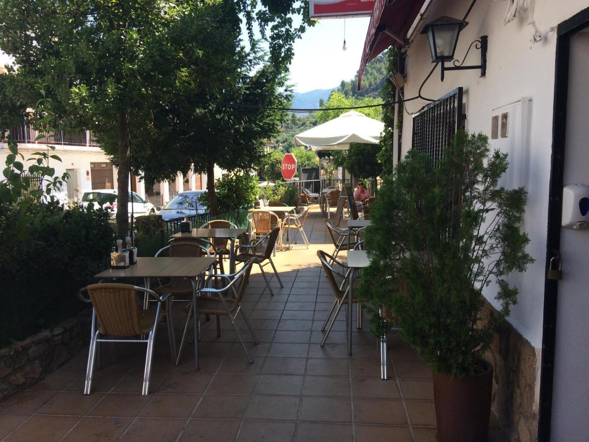 Restaurante El Cruce De *
