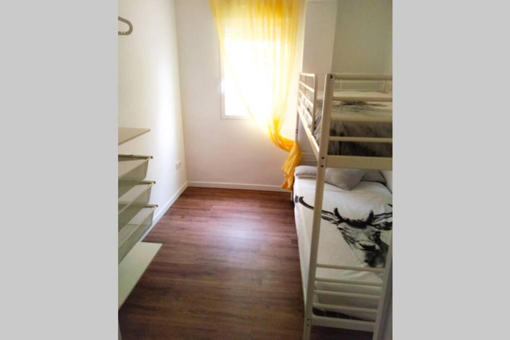Apartamento Recién Reformado En Primera Línea Con Vistas A La Playa De La Almadraba *