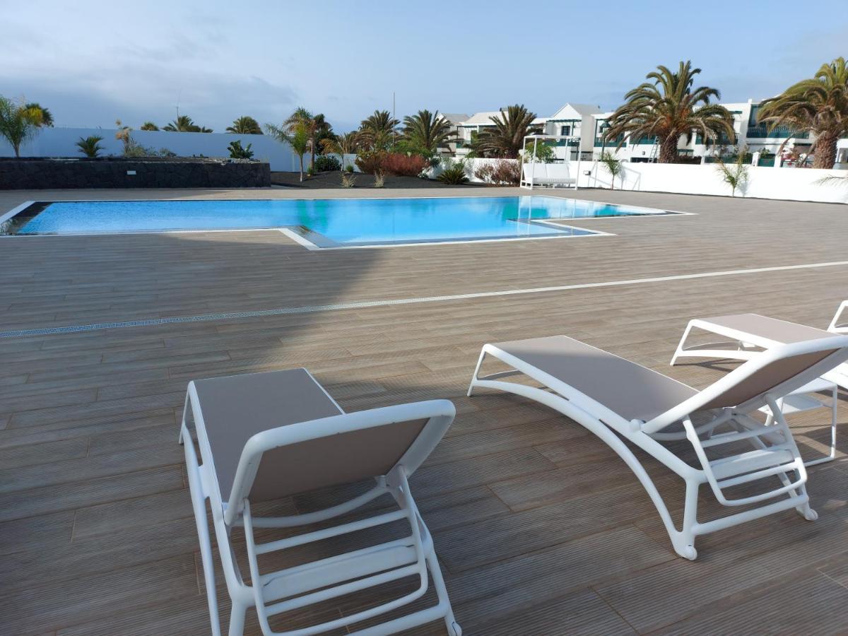 White Deluxe Apartment Costa Teguise