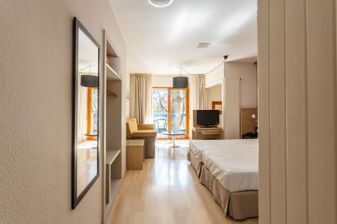 Oroel & Hotel 4*