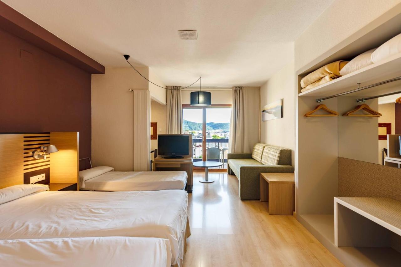 Oroel & Hotel Jaca