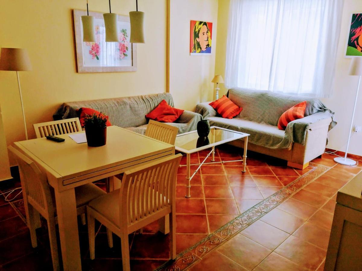 Center Paseo Apartment: Renovated With Double Garage