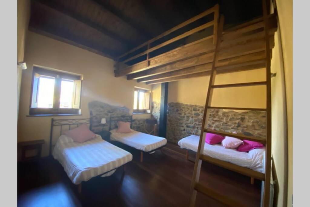 Holiday home Cal Masover, Casa De Piedra Rehabilitada