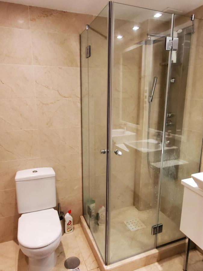 Luxury Apartment *