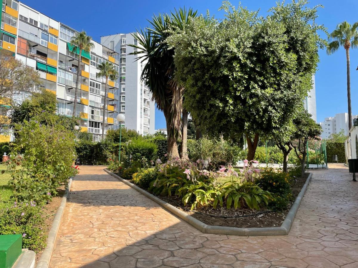 Apartamento con piscina a 500m de la playa en Benalmadena Costa *