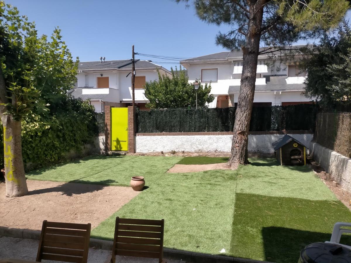 Chalet Adosado Con Jardin Holiday home *