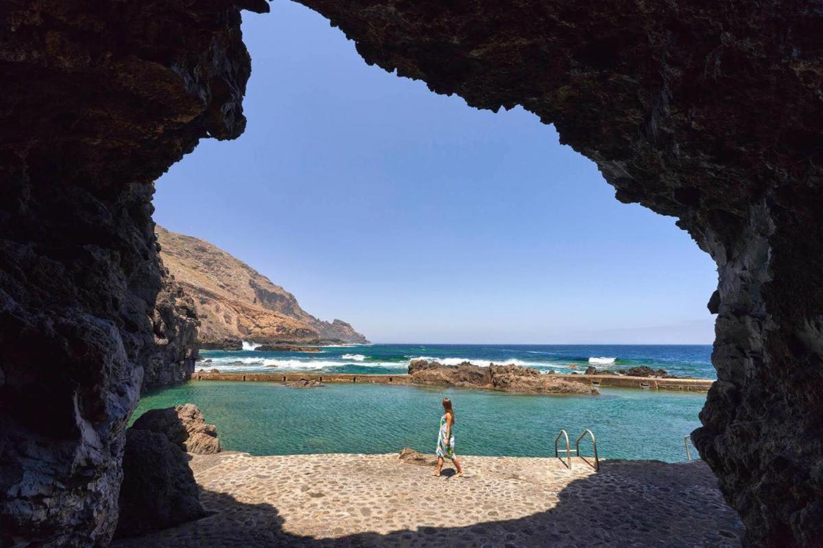 Primera Línea En Piscinas Naturales. Apartamento *