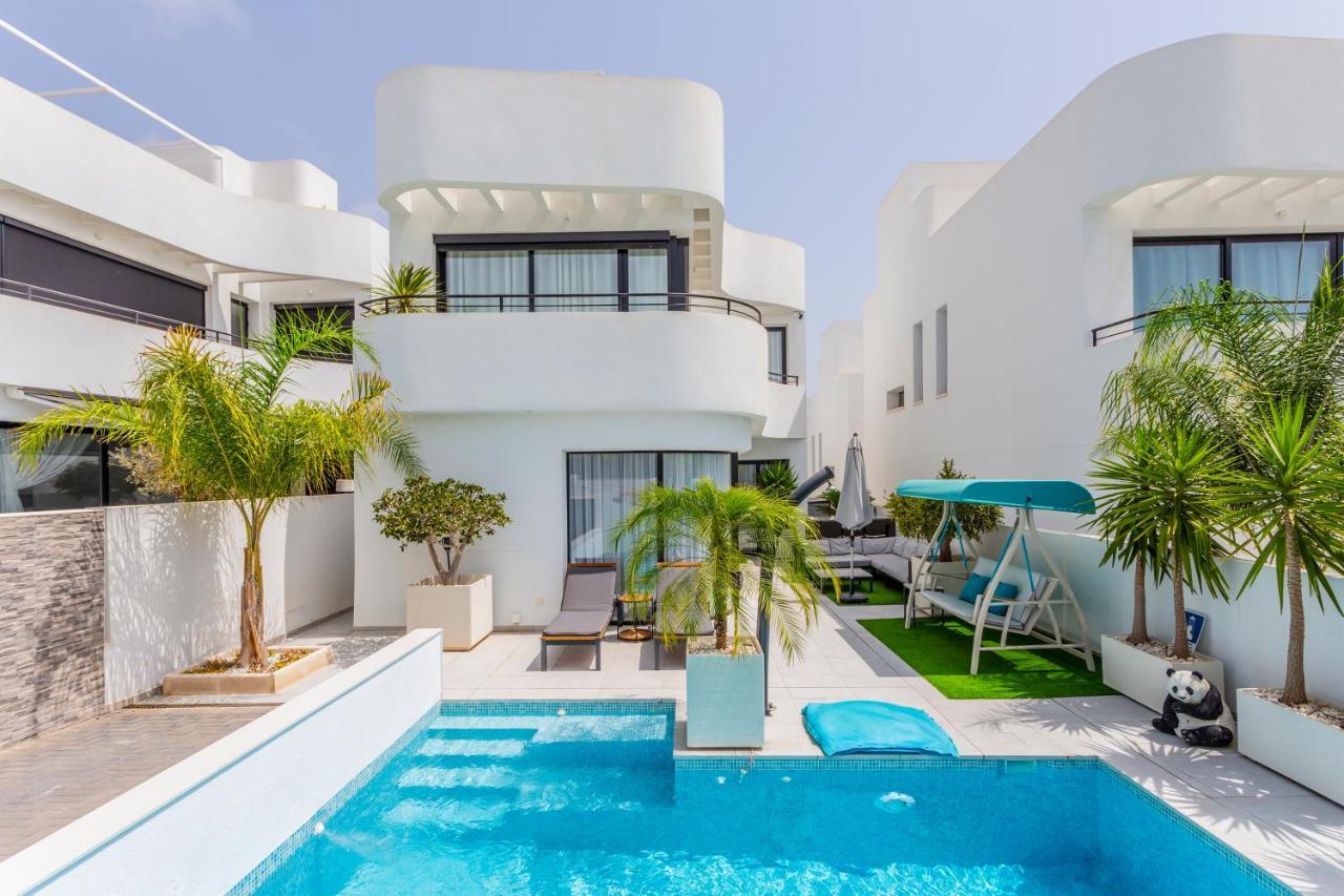 Stylish 2018,pool,3b.r.wifi,netflix Villa *
